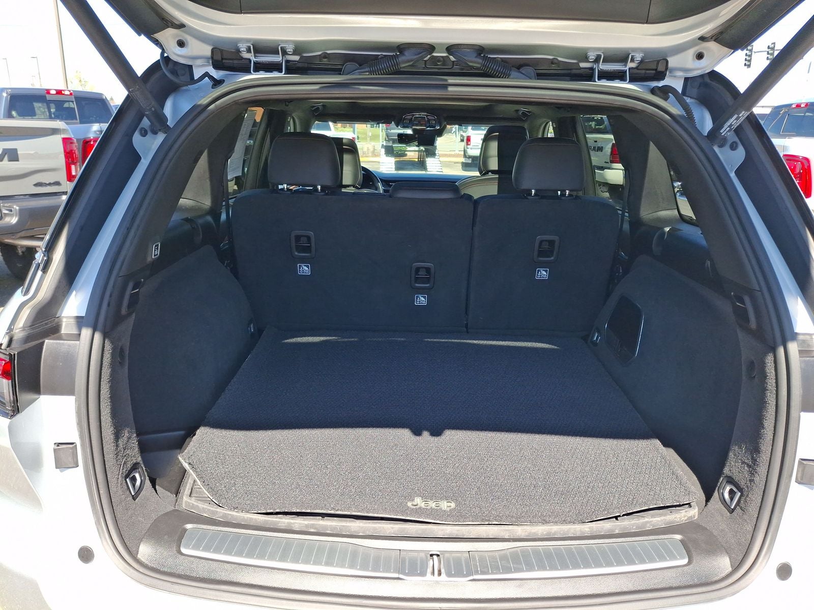 2022 Jeep Grand Cherokee Summit