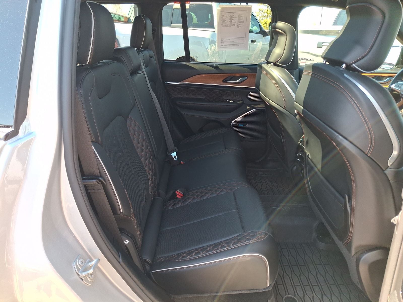 2022 Jeep Grand Cherokee Summit