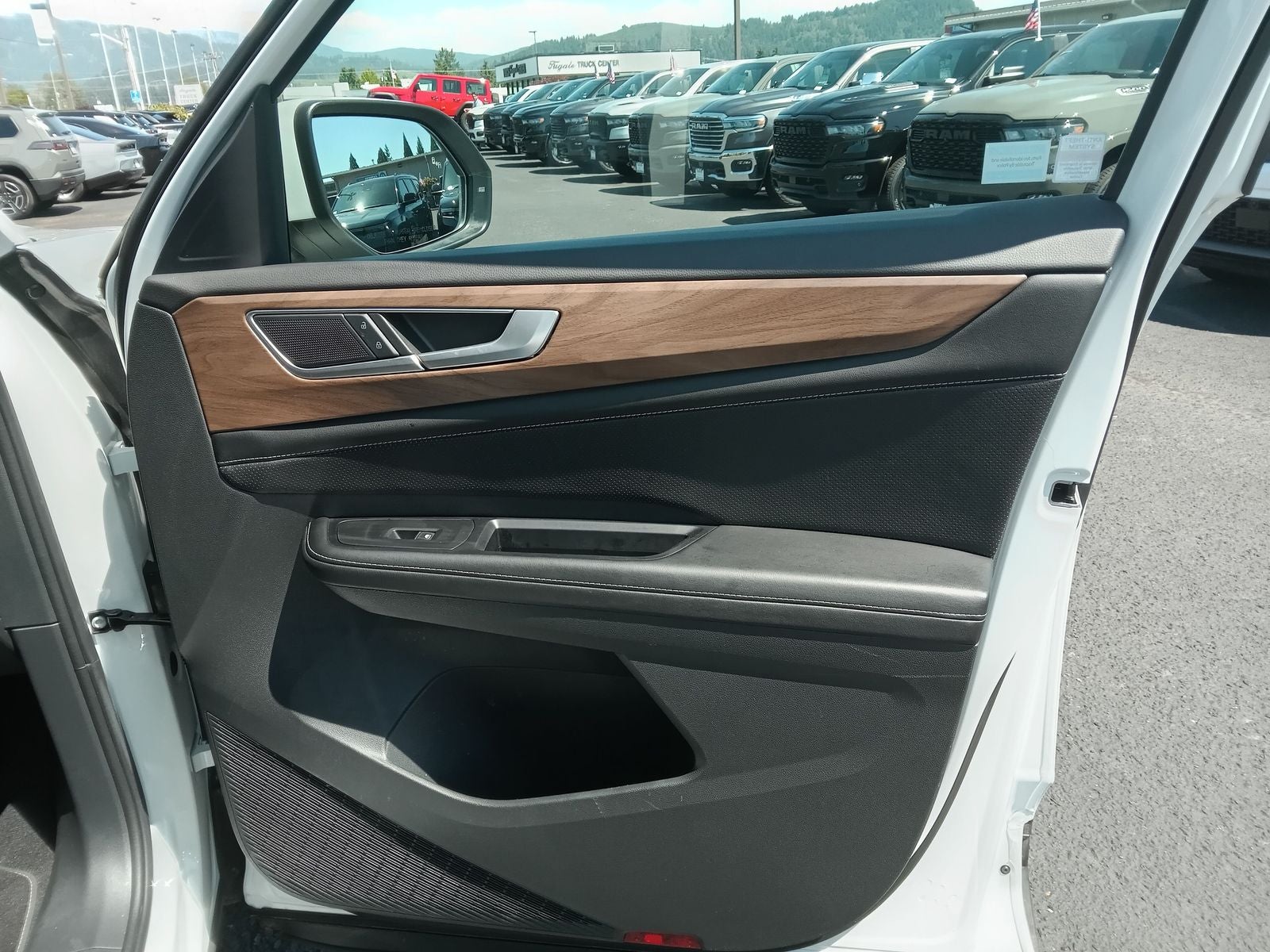 2024 Volkswagen Atlas 2.0T SE