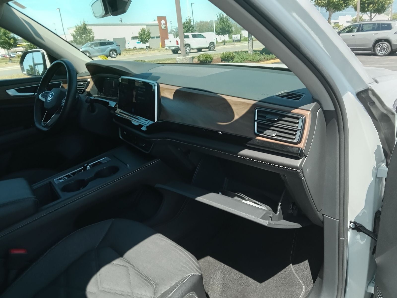 2024 Volkswagen Atlas 2.0T SE
