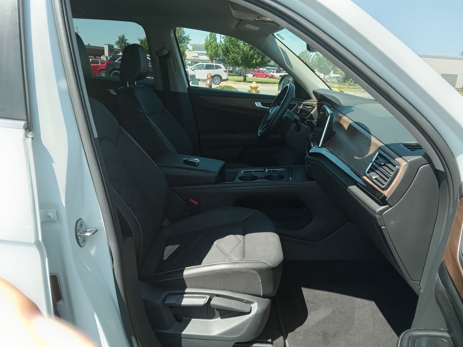 2024 Volkswagen Atlas 2.0T SE