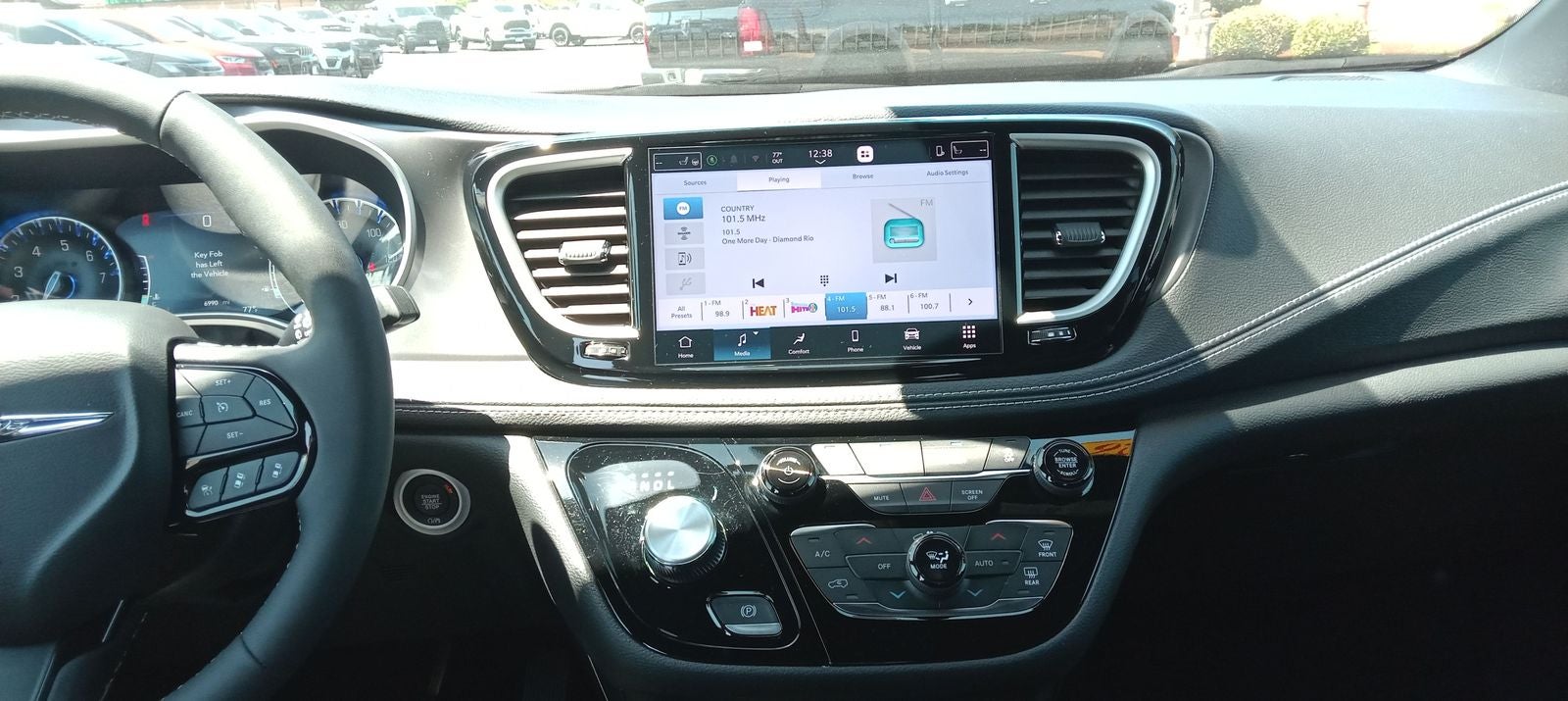 2026 Chrysler Pacifica Select