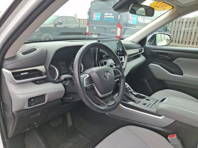 2022 Toyota Highlander LE
