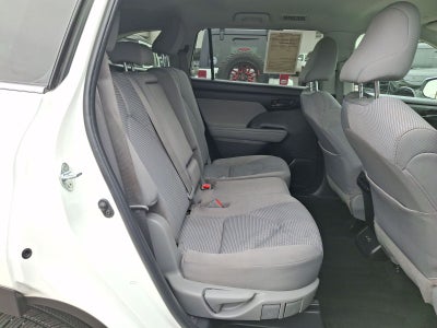 2022 Toyota Highlander LE