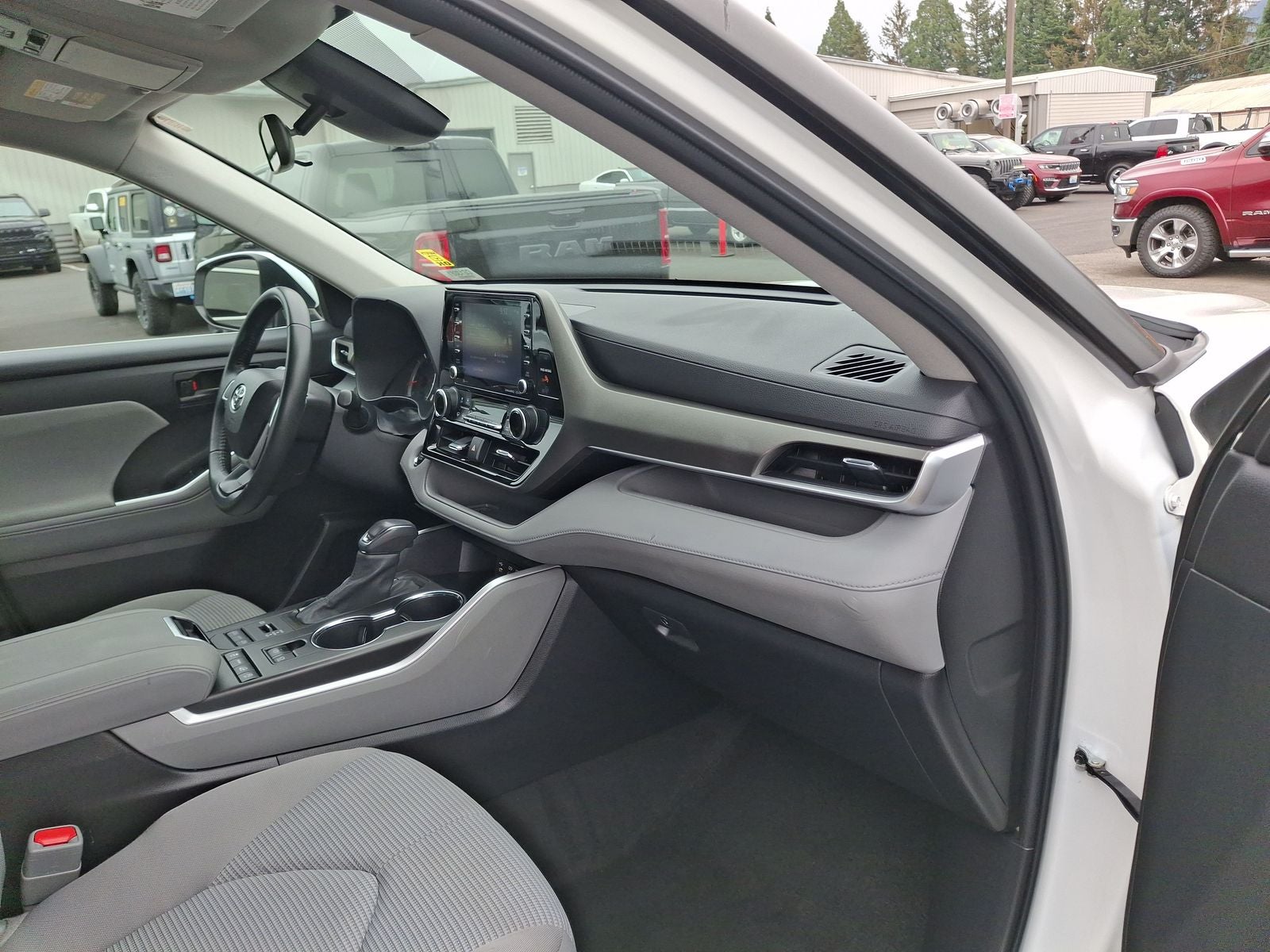 2022 Toyota Highlander LE