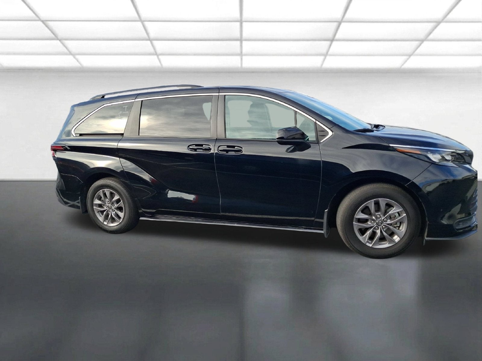 2024 Toyota Sienna LE 8 Passenger
