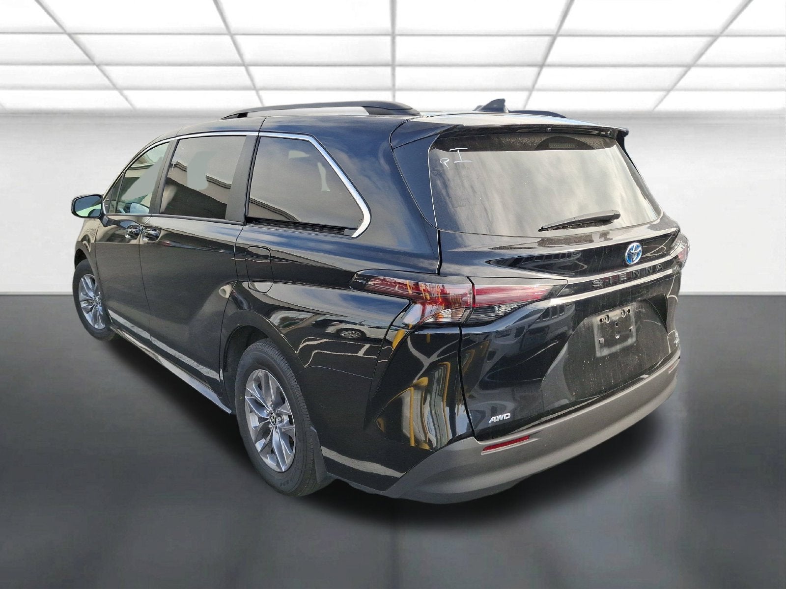 2024 Toyota Sienna LE 8 Passenger