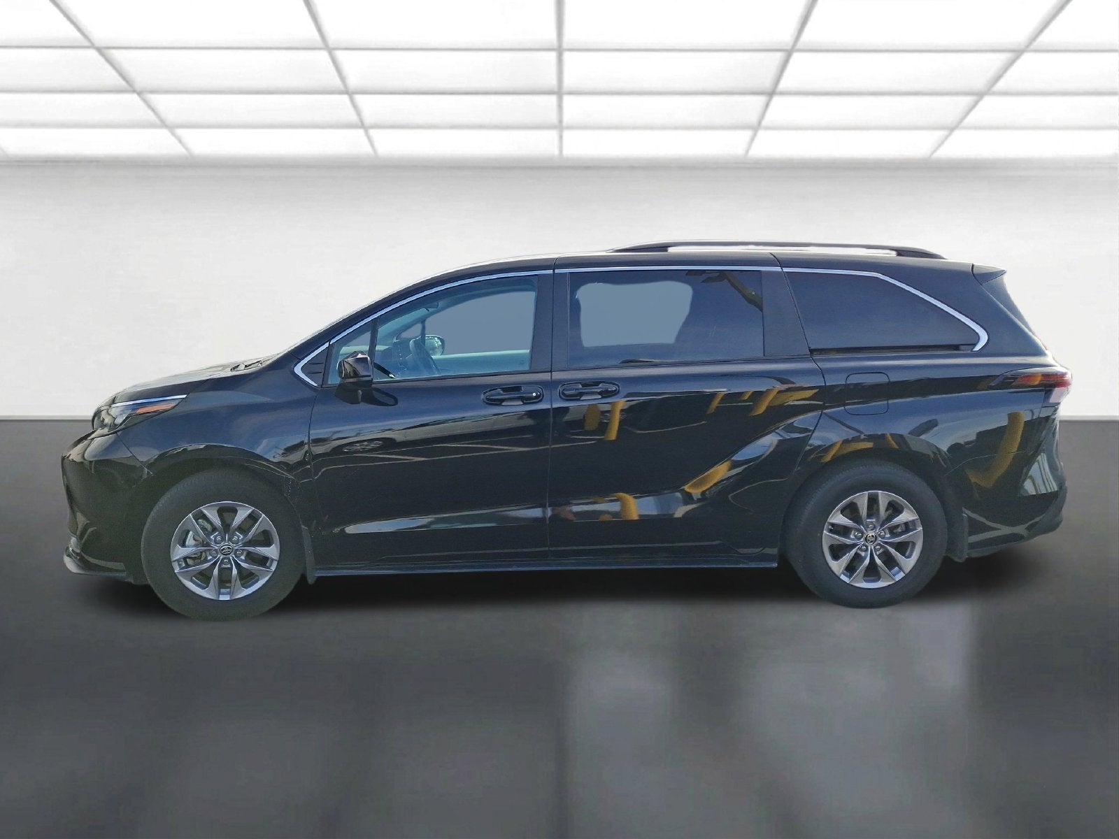 2024 Toyota Sienna LE 8 Passenger