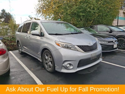 2017 Toyota Sienna SE Premium 8 Passenger