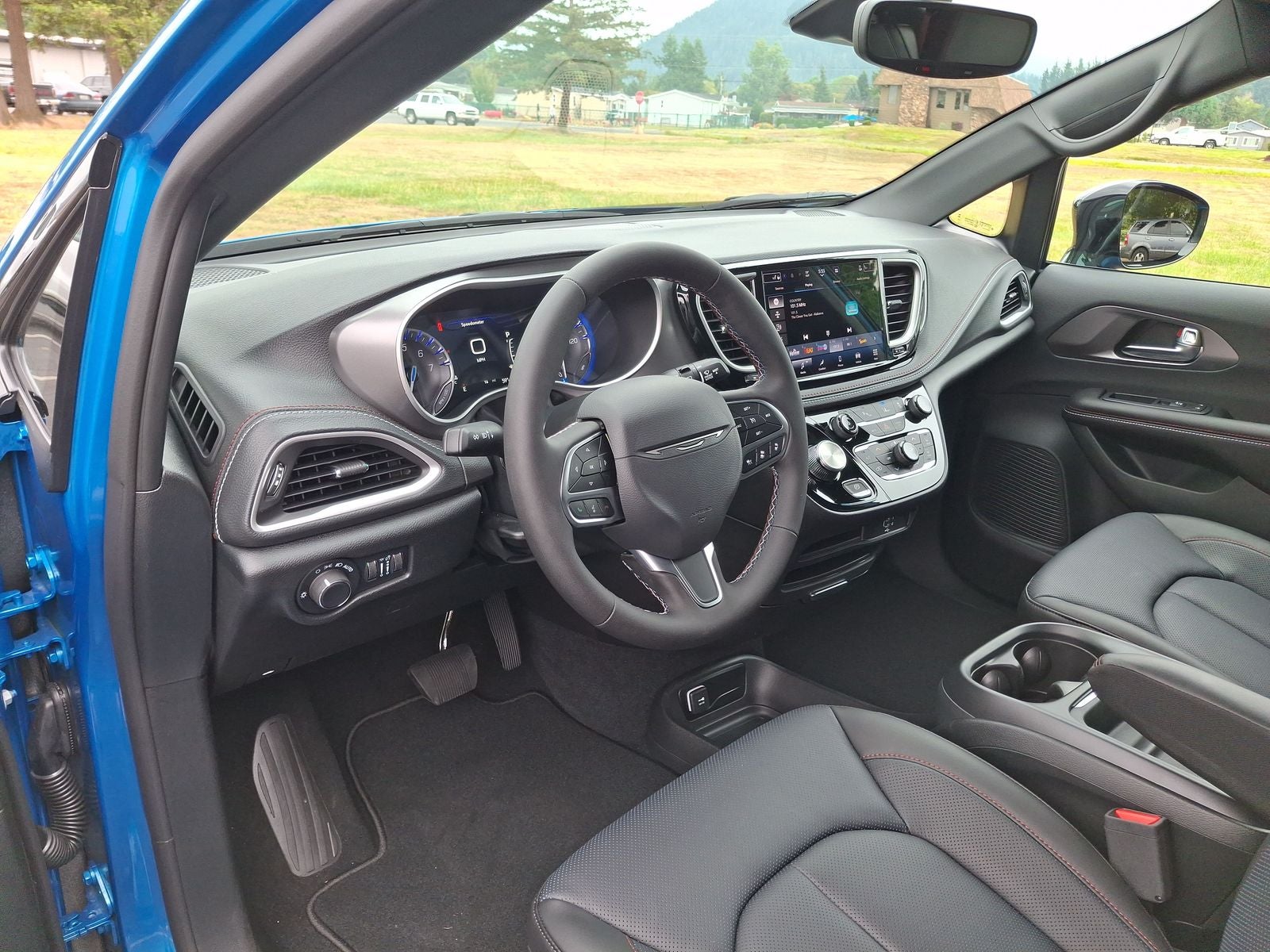2027 Chrysler Pacifica Select