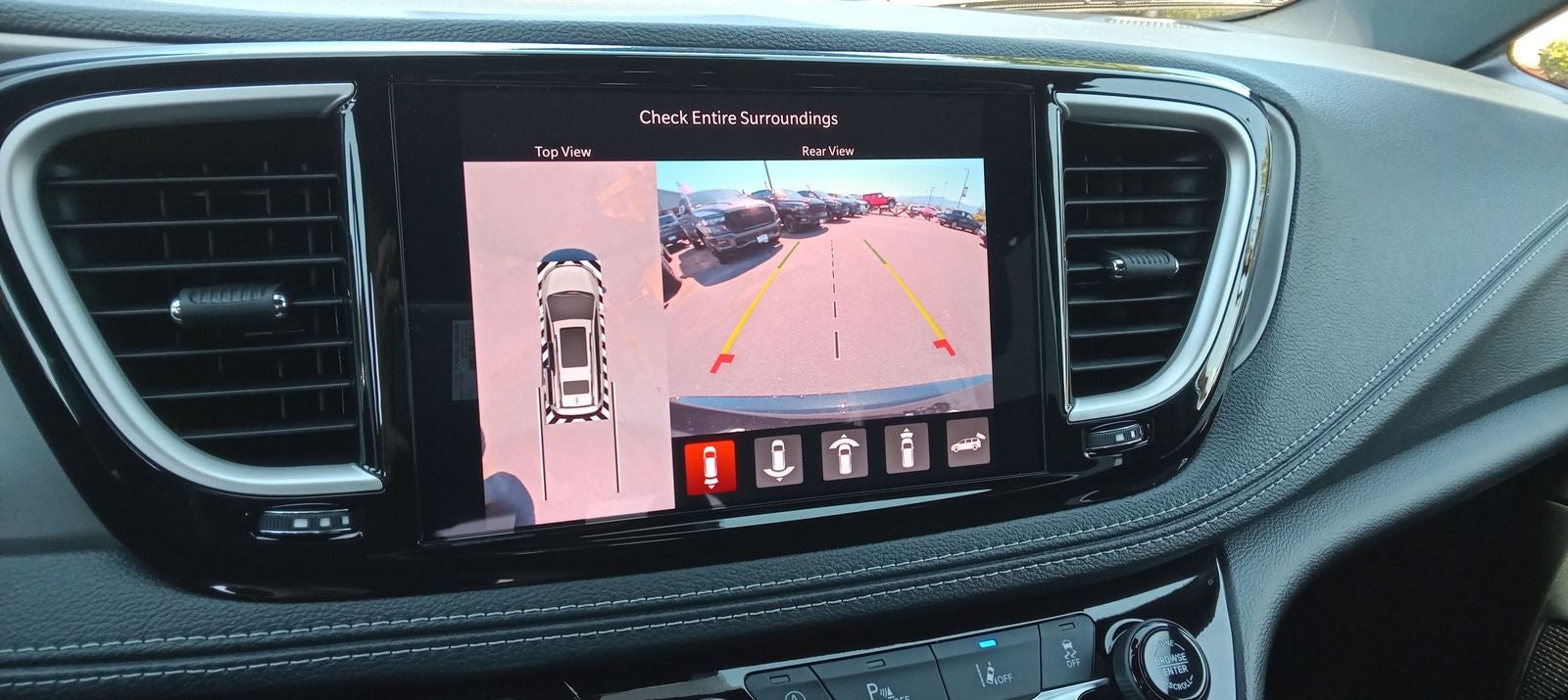 2027 Chrysler Pacifica Select