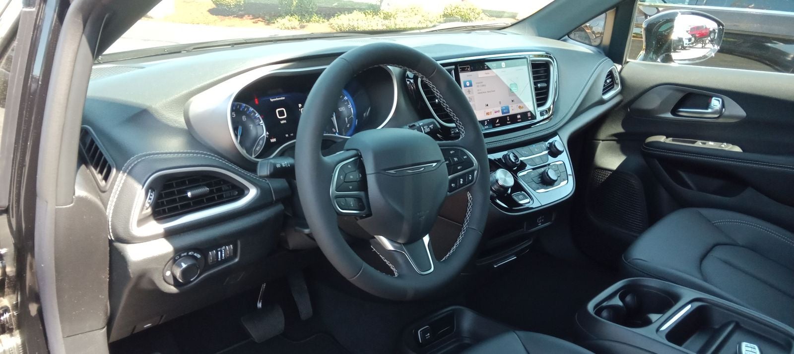 2027 Chrysler Pacifica Select