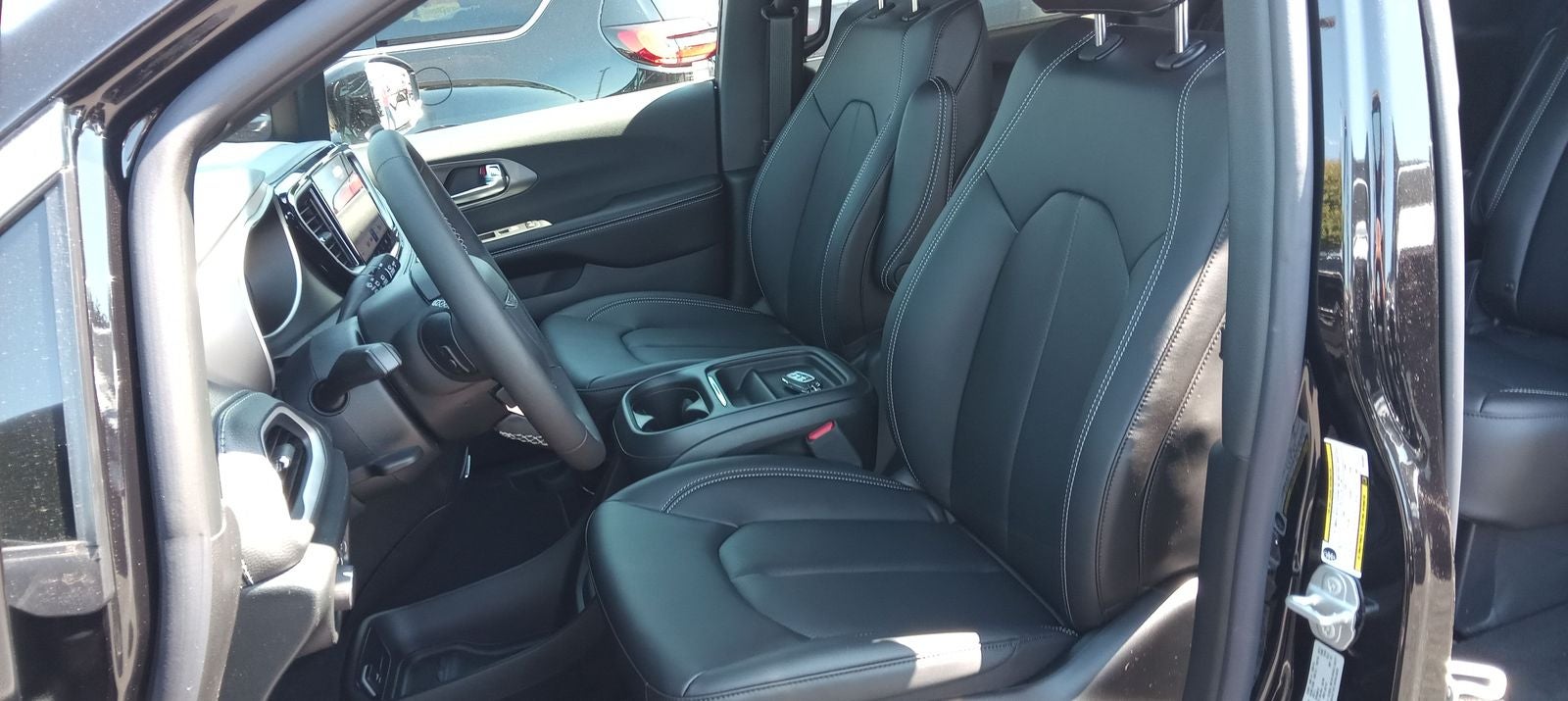 2027 Chrysler Pacifica Select