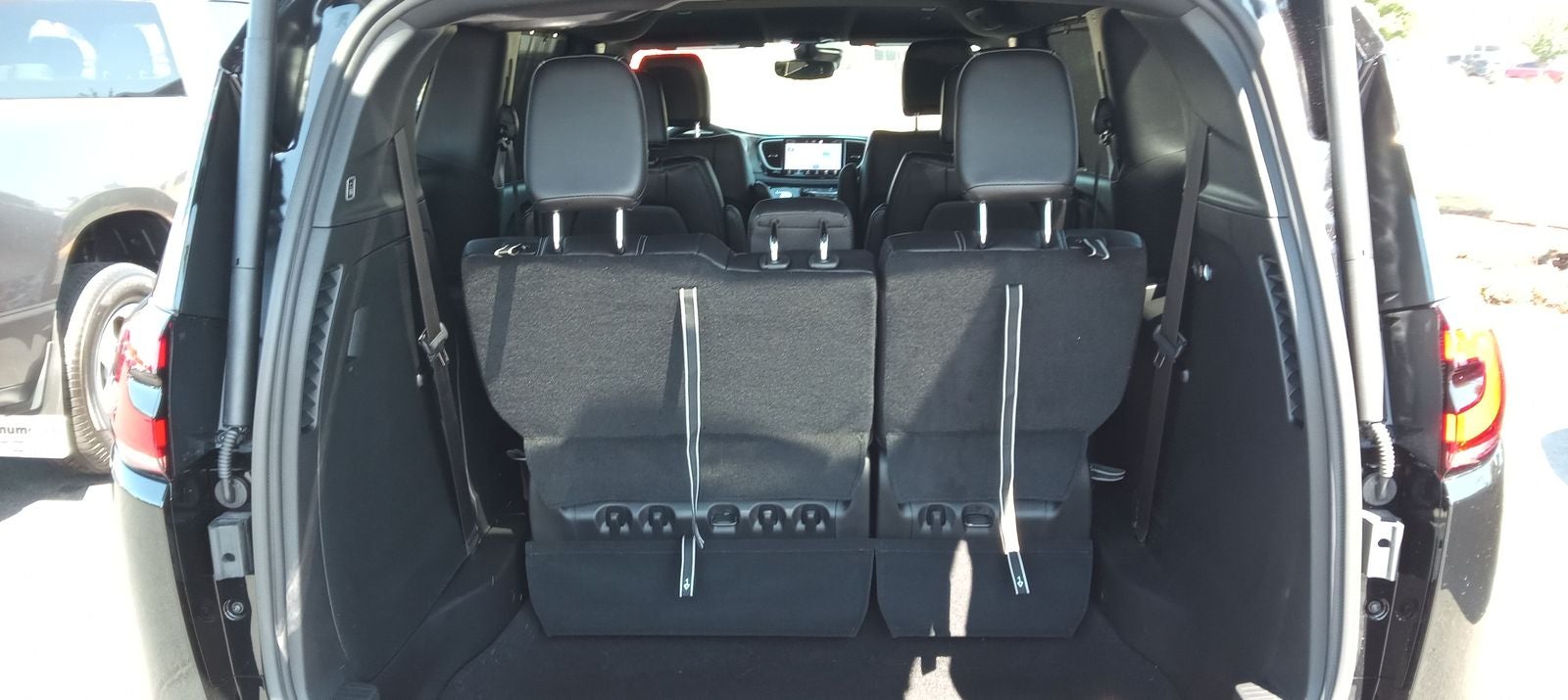 2027 Chrysler Pacifica Select