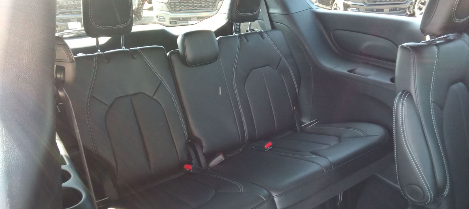 2027 Chrysler Pacifica Select