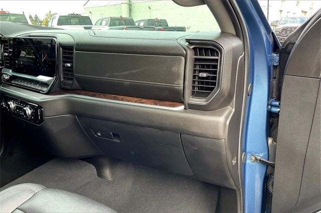 2024 GMC Sierra 1500 SLT CREW CAB 4X4