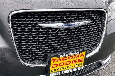 2018 Chrysler 300 Touring