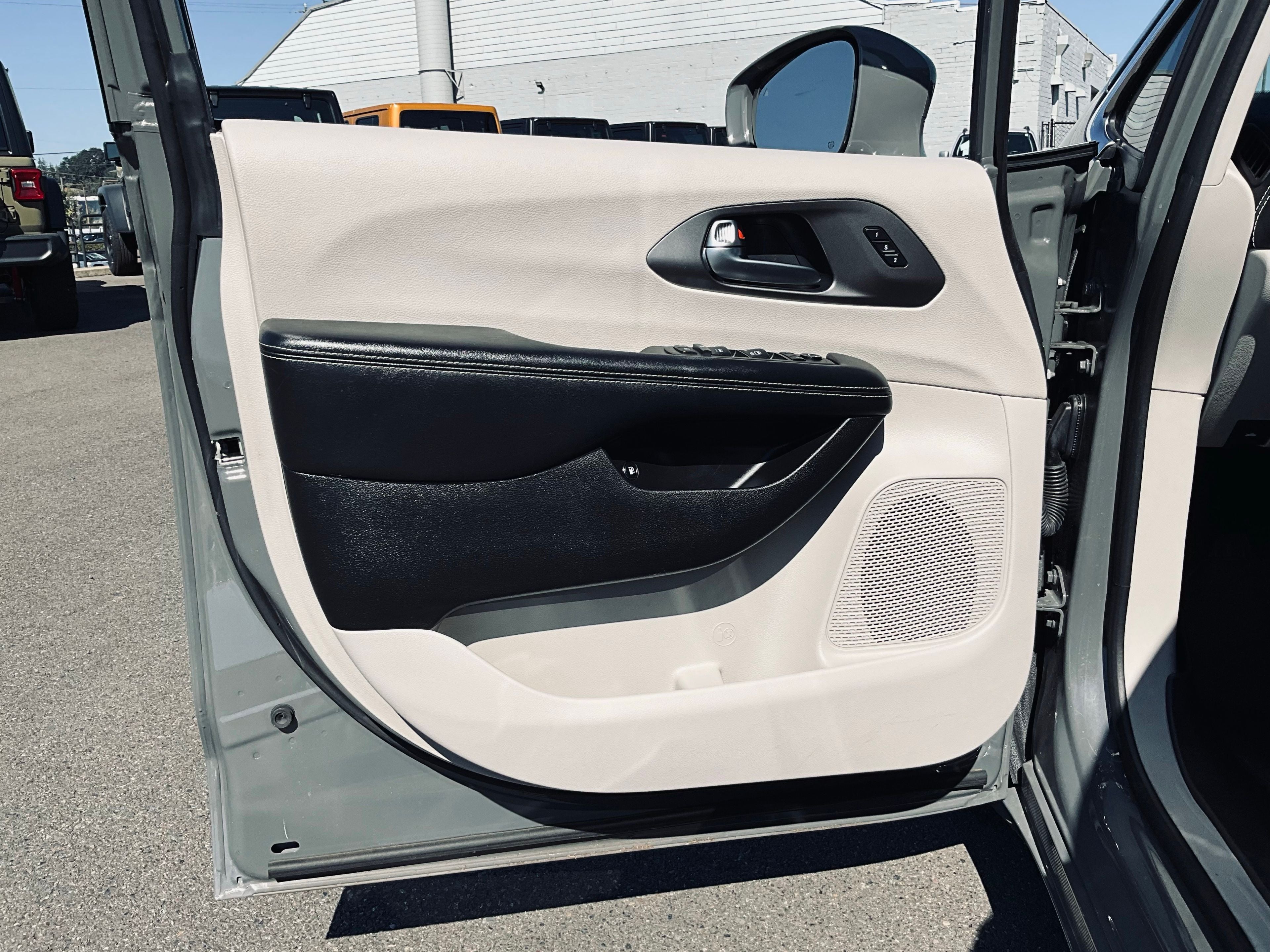 2021 Chrysler Pacifica Hybrid Touring L