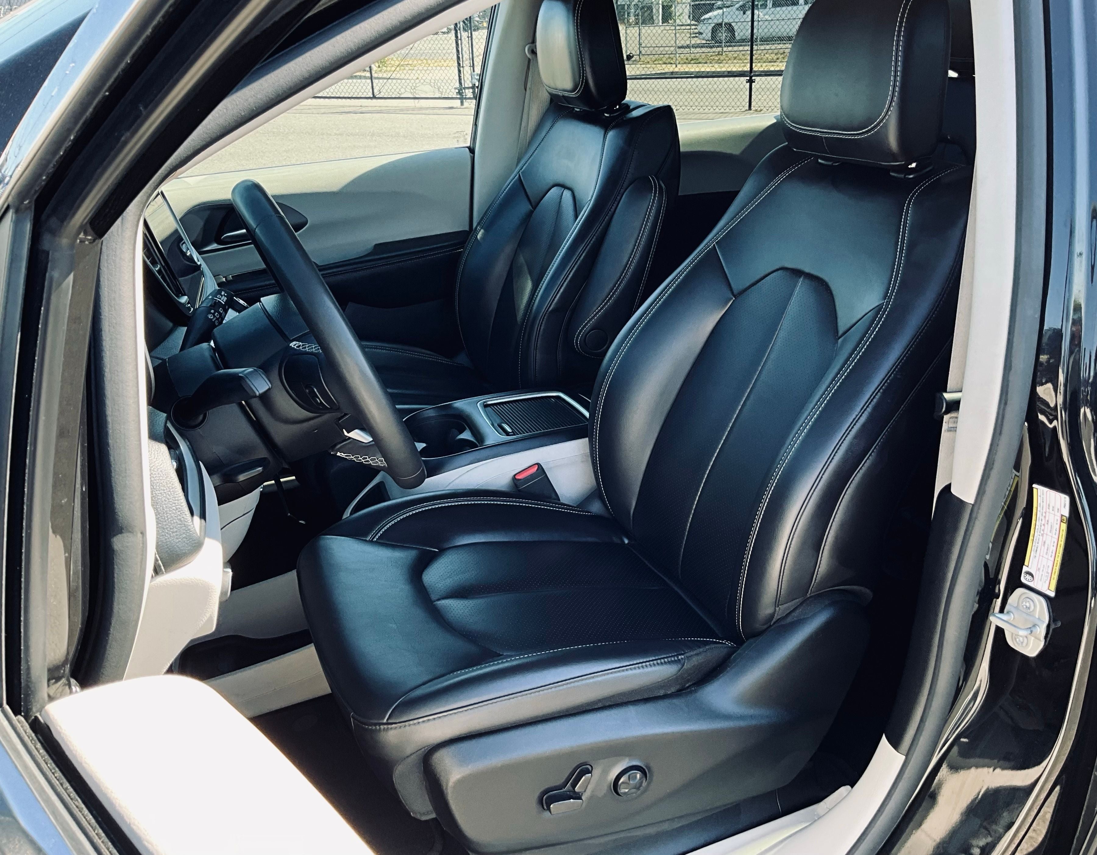 2023 Chrysler Pacifica Hybrid Touring L