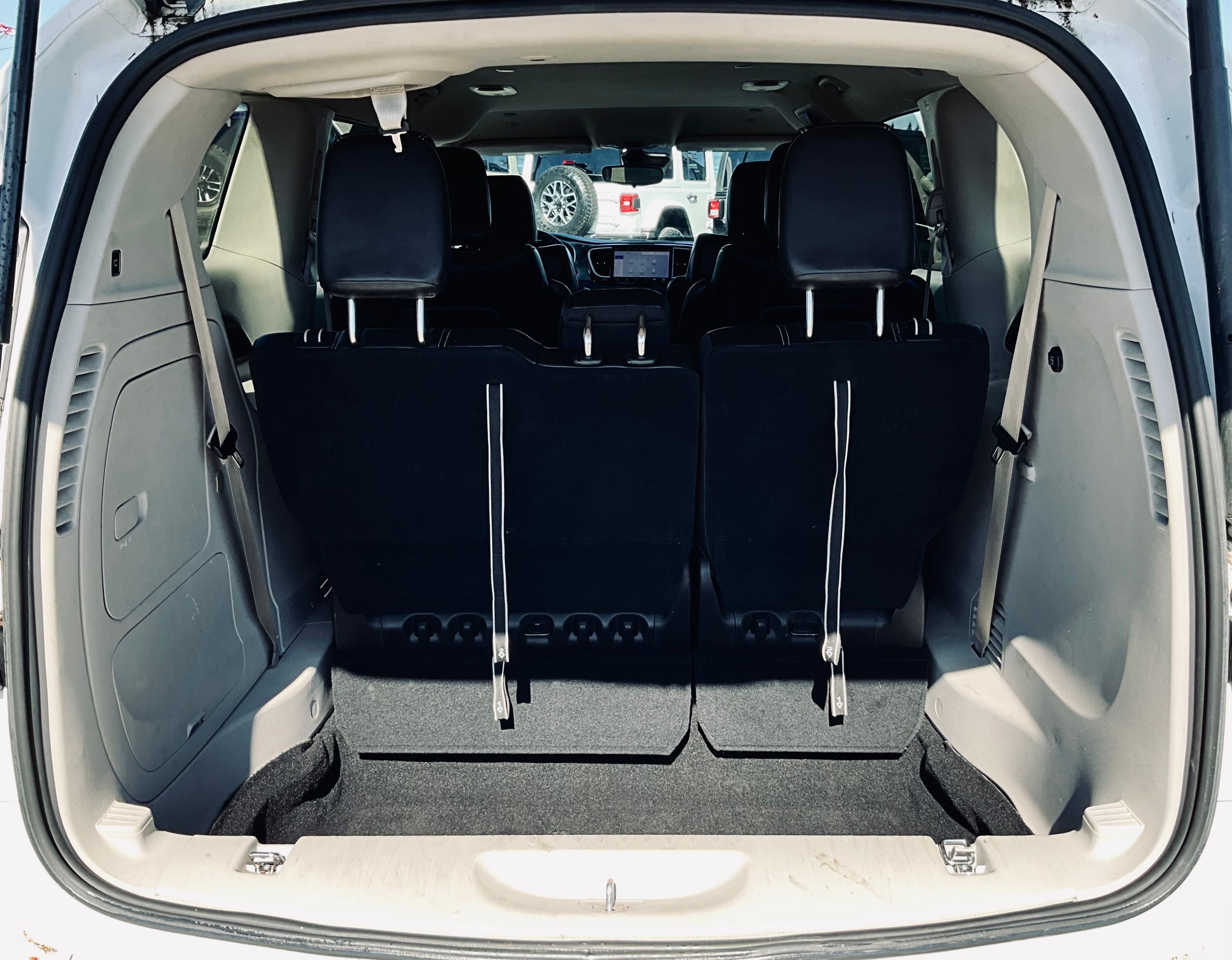 2023 Chrysler Pacifica Hybrid Touring L