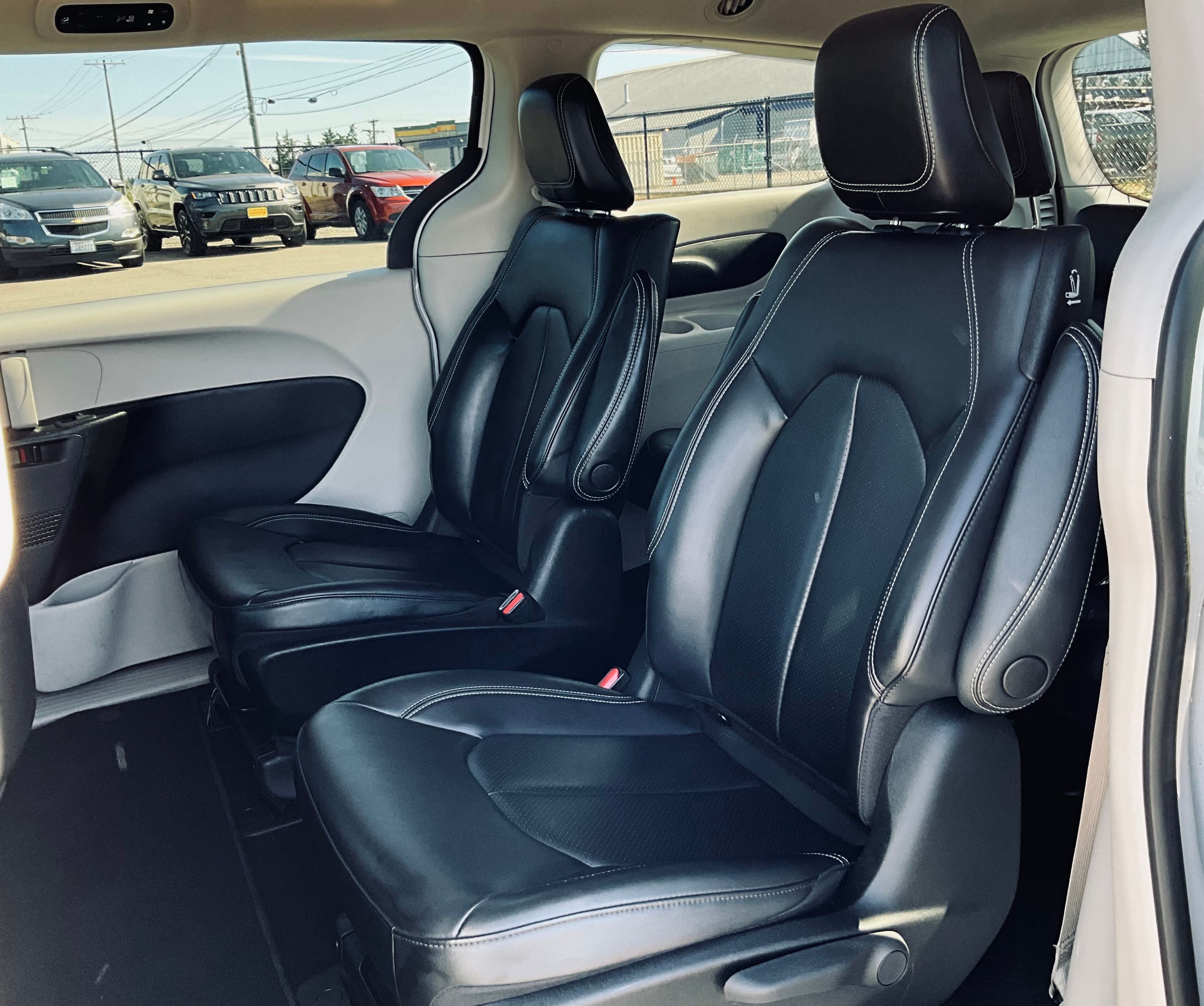 2023 Chrysler Pacifica Hybrid Touring L