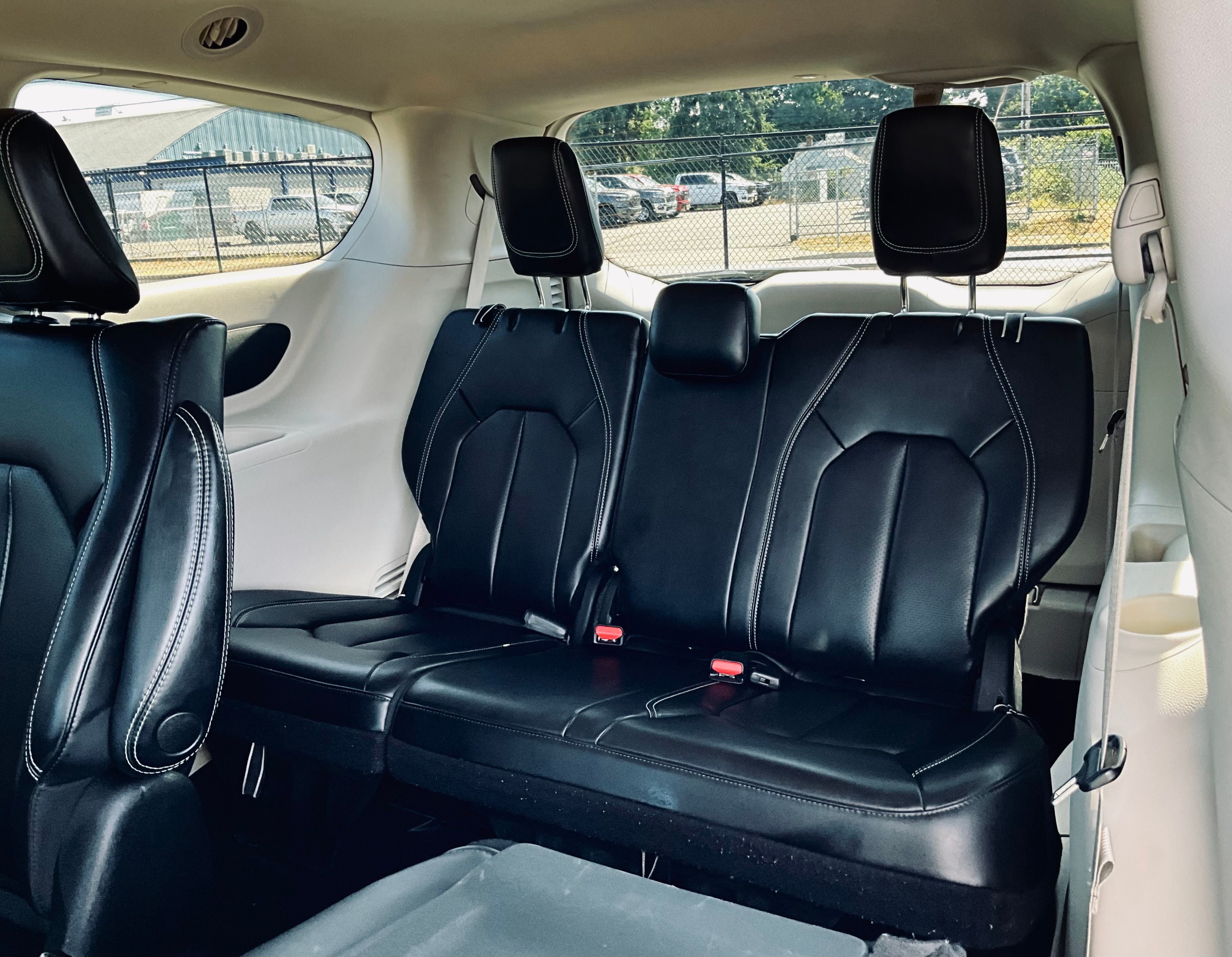 2023 Chrysler Pacifica Hybrid Touring L