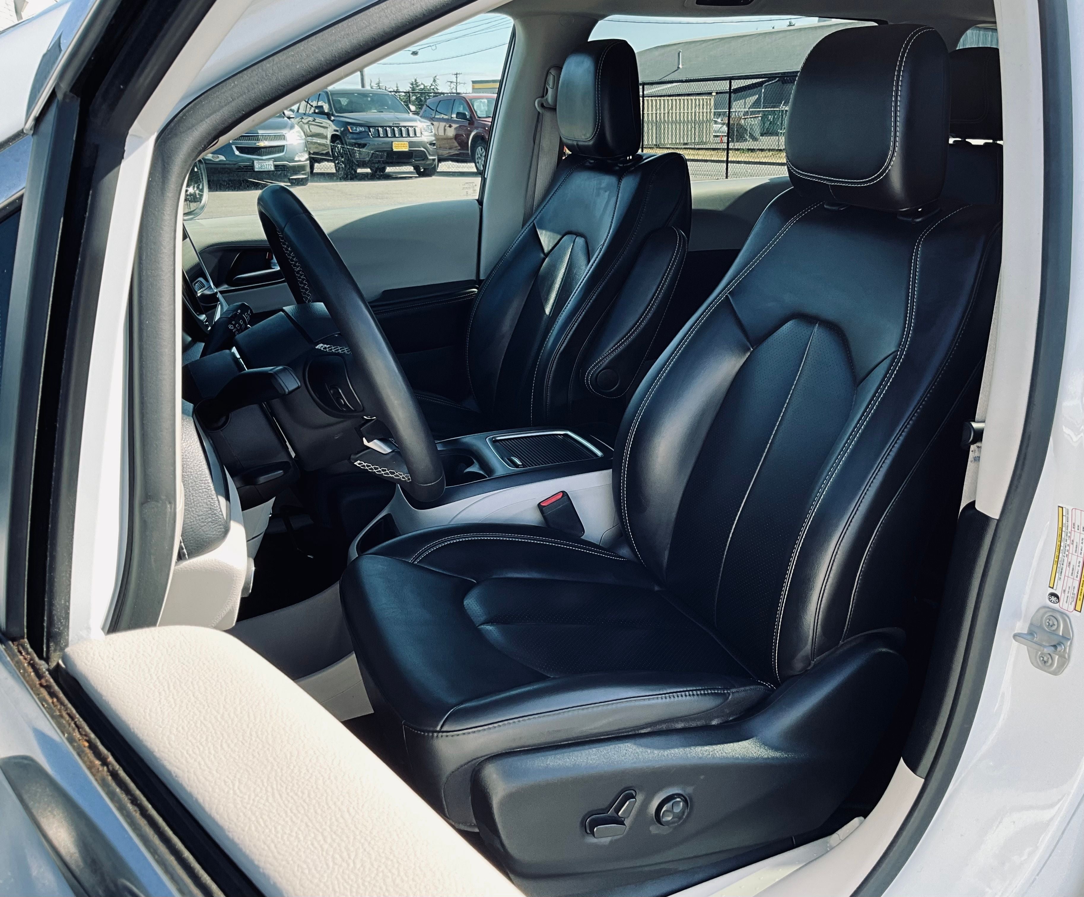 2023 Chrysler Pacifica Hybrid Touring L