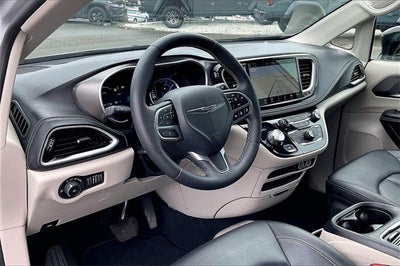 2024 Chrysler Pacifica Hybrid Select