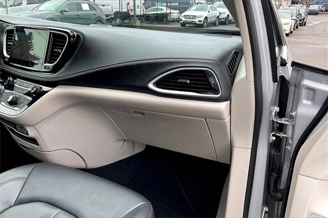 2024 Chrysler Pacifica Hybrid Select