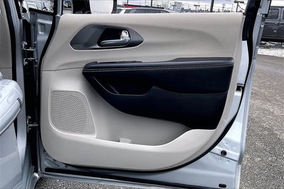 2024 Chrysler Pacifica Hybrid Select