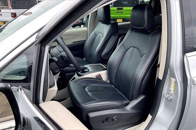 2024 Chrysler Pacifica Hybrid Select