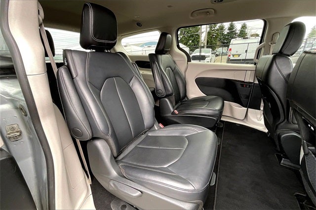 2024 Chrysler Pacifica Hybrid Select