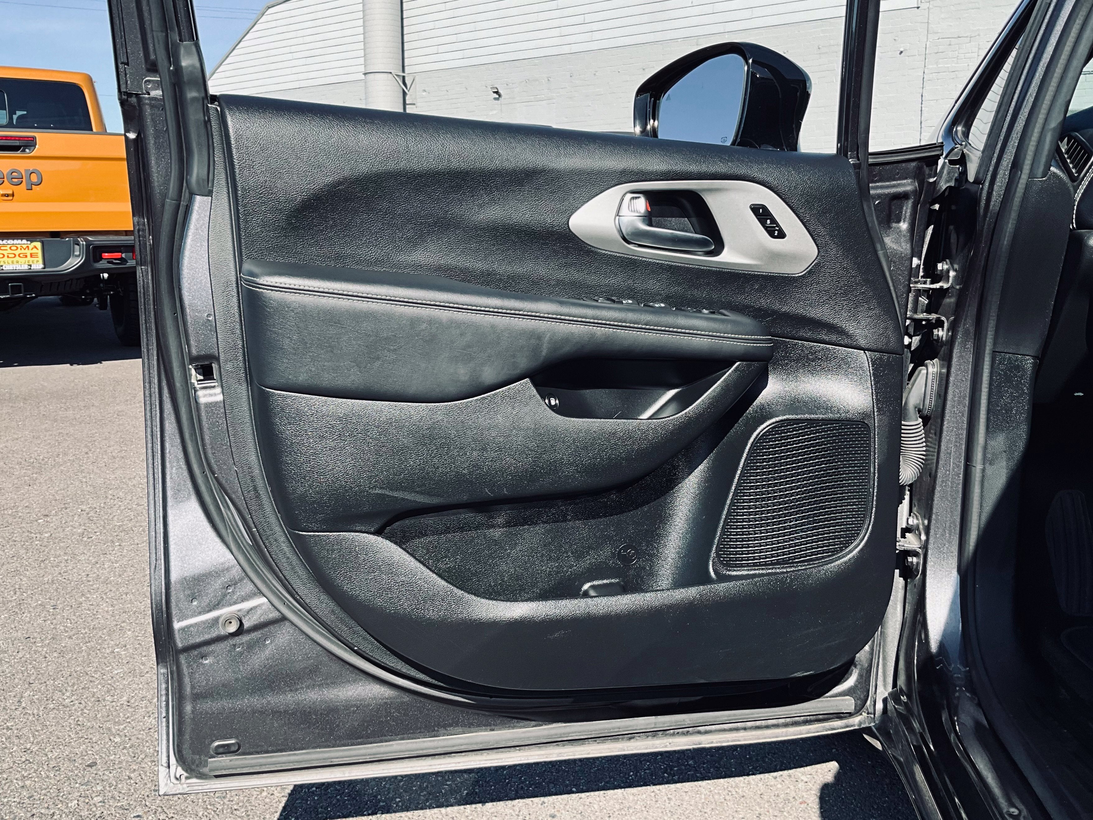 2023 Chrysler Pacifica Hybrid Limited