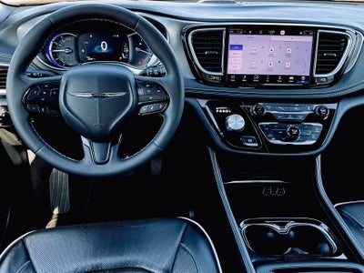 2023 Chrysler Pacifica Hybrid Limited
