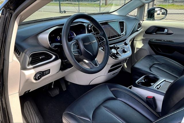 2024 Chrysler Pacifica Hybrid Select