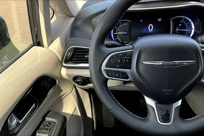 2024 Chrysler Pacifica Hybrid Select