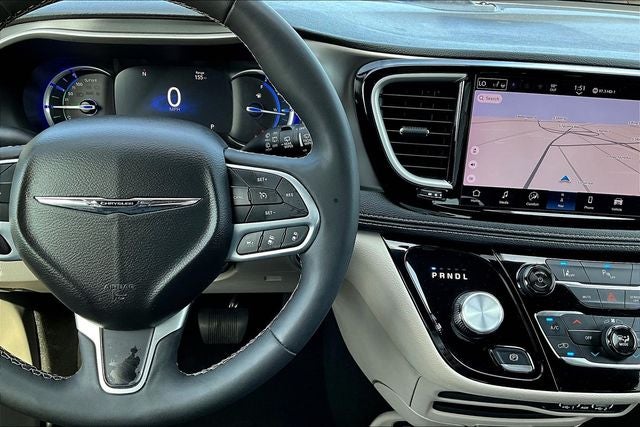 2024 Chrysler Pacifica Hybrid Select