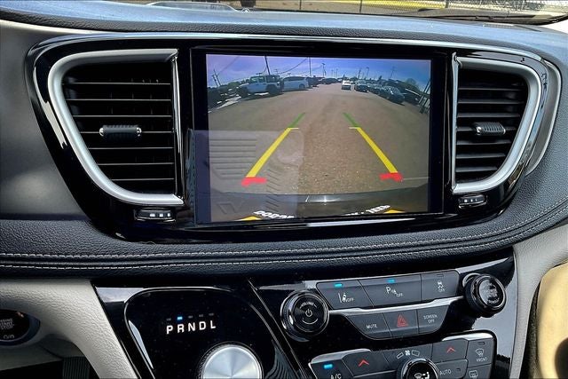 2024 Chrysler Pacifica Hybrid Select