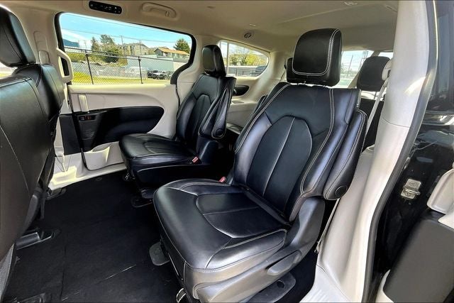 2024 Chrysler Pacifica Hybrid Select