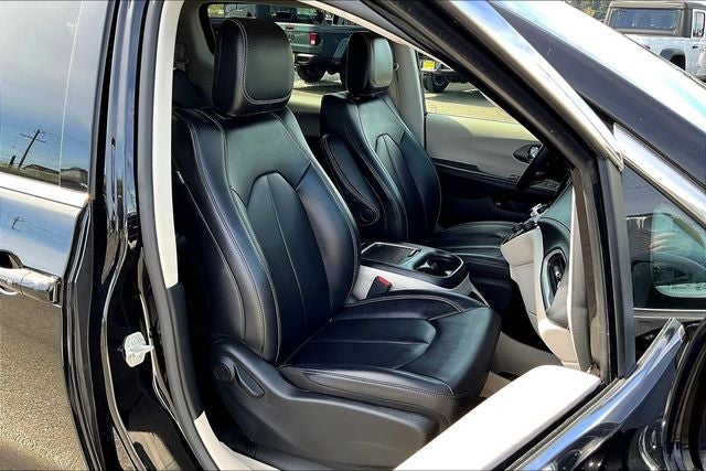 2024 Chrysler Pacifica Hybrid Select