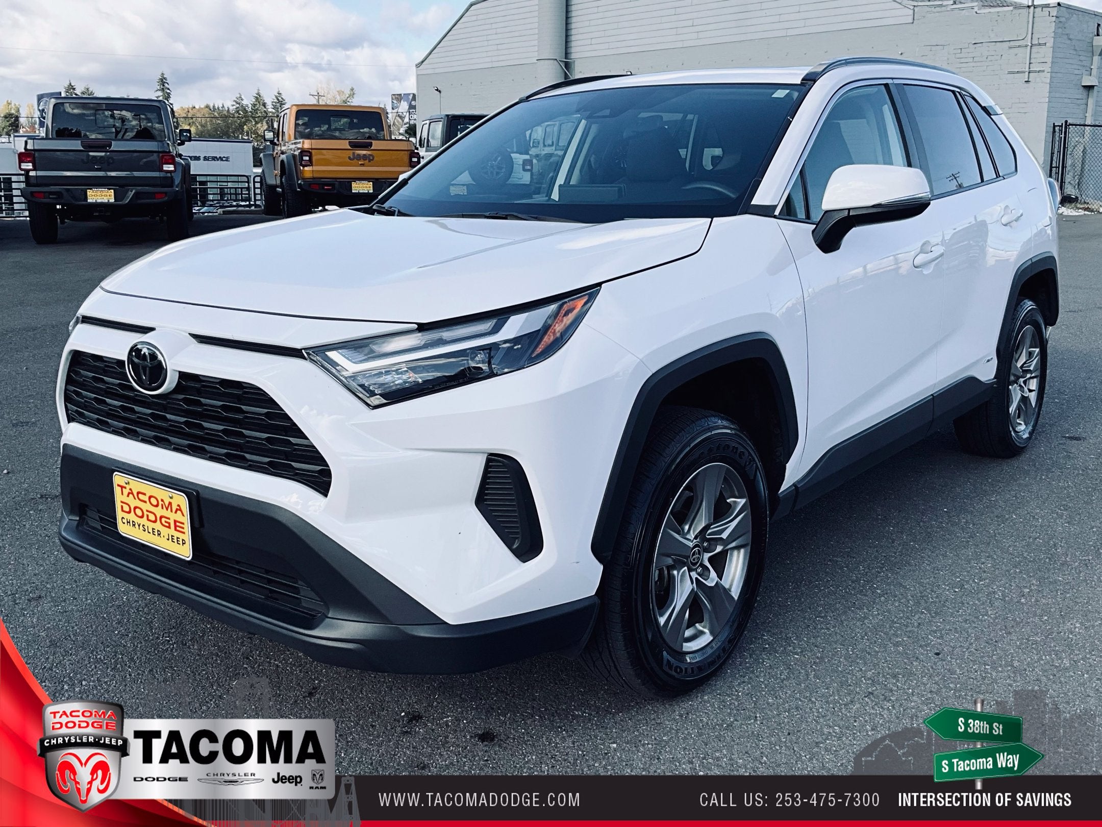2025 Toyota RAV4 Hybrid XLE