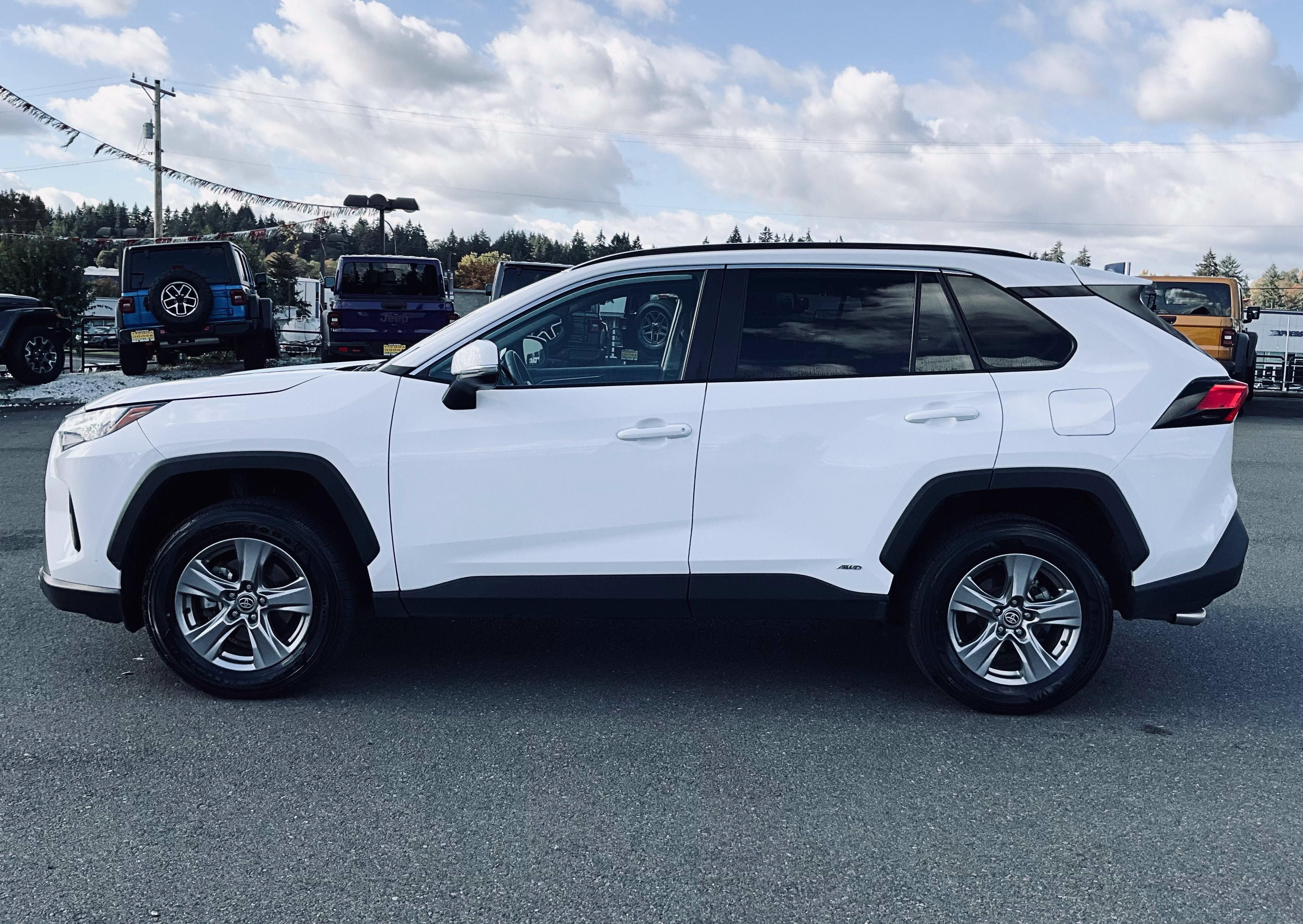 2025 Toyota RAV4 Hybrid XLE