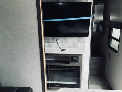 2021 Coleman LANTERN LT 274 BH
