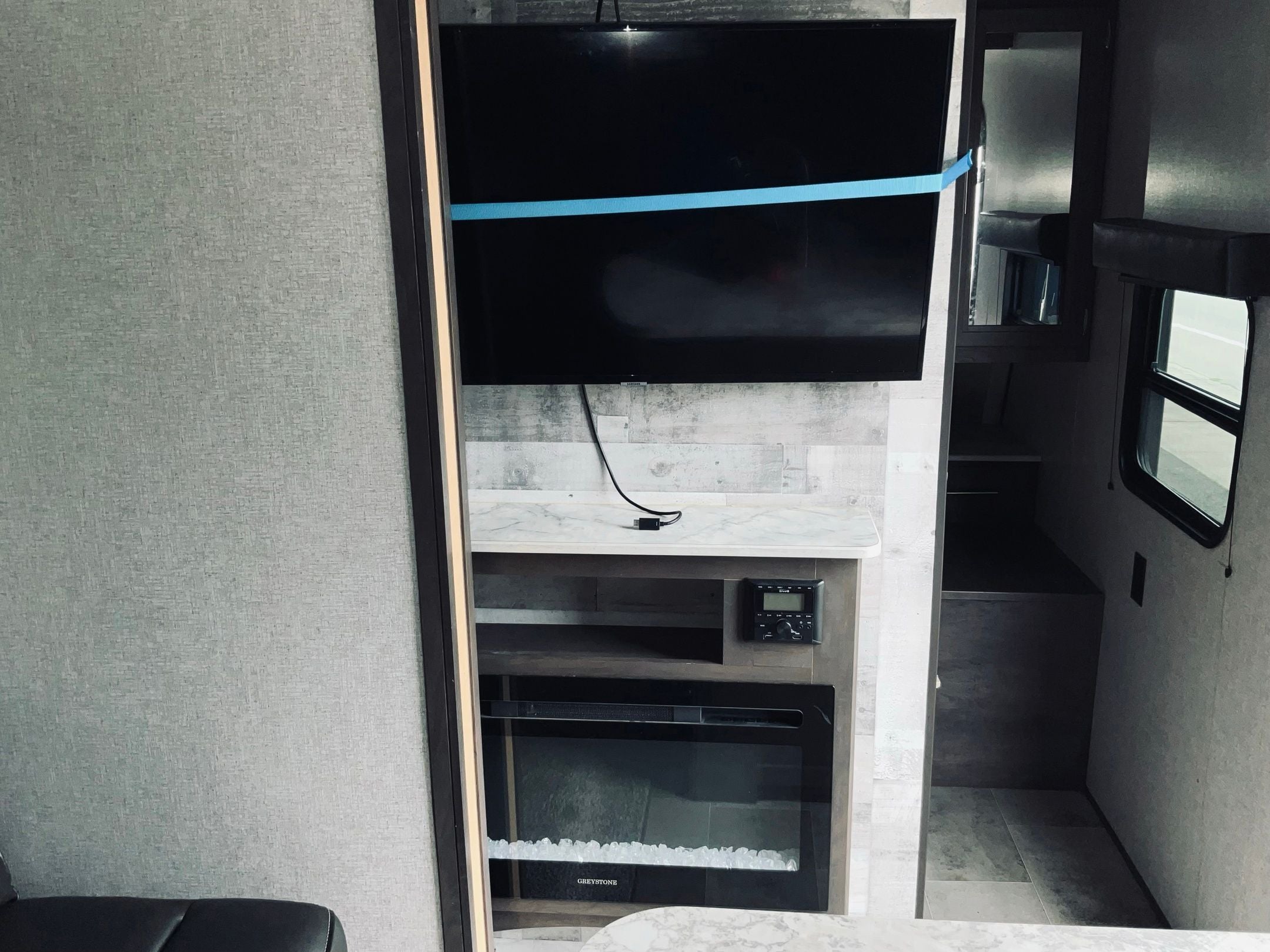 2021 Coleman LANTERN LT 274 BH