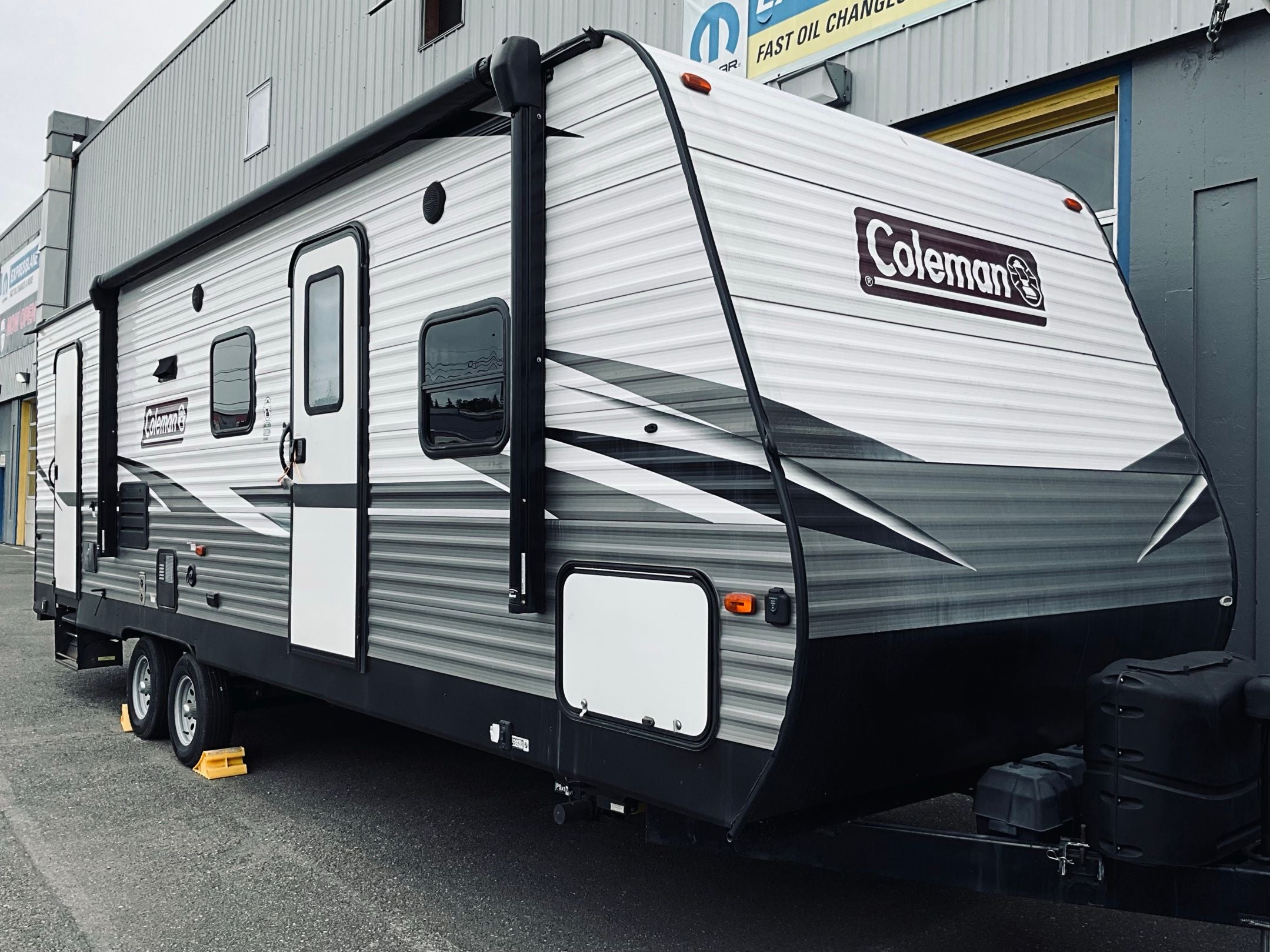 2021 Coleman LANTERN LT 274 BH
