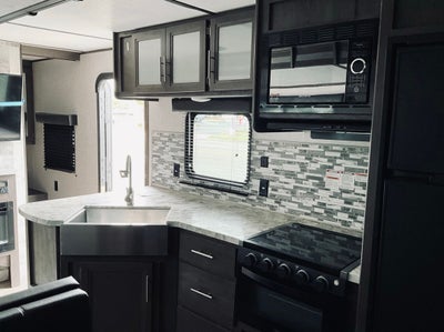 2021 Coleman LANTERN LT 274 BH
