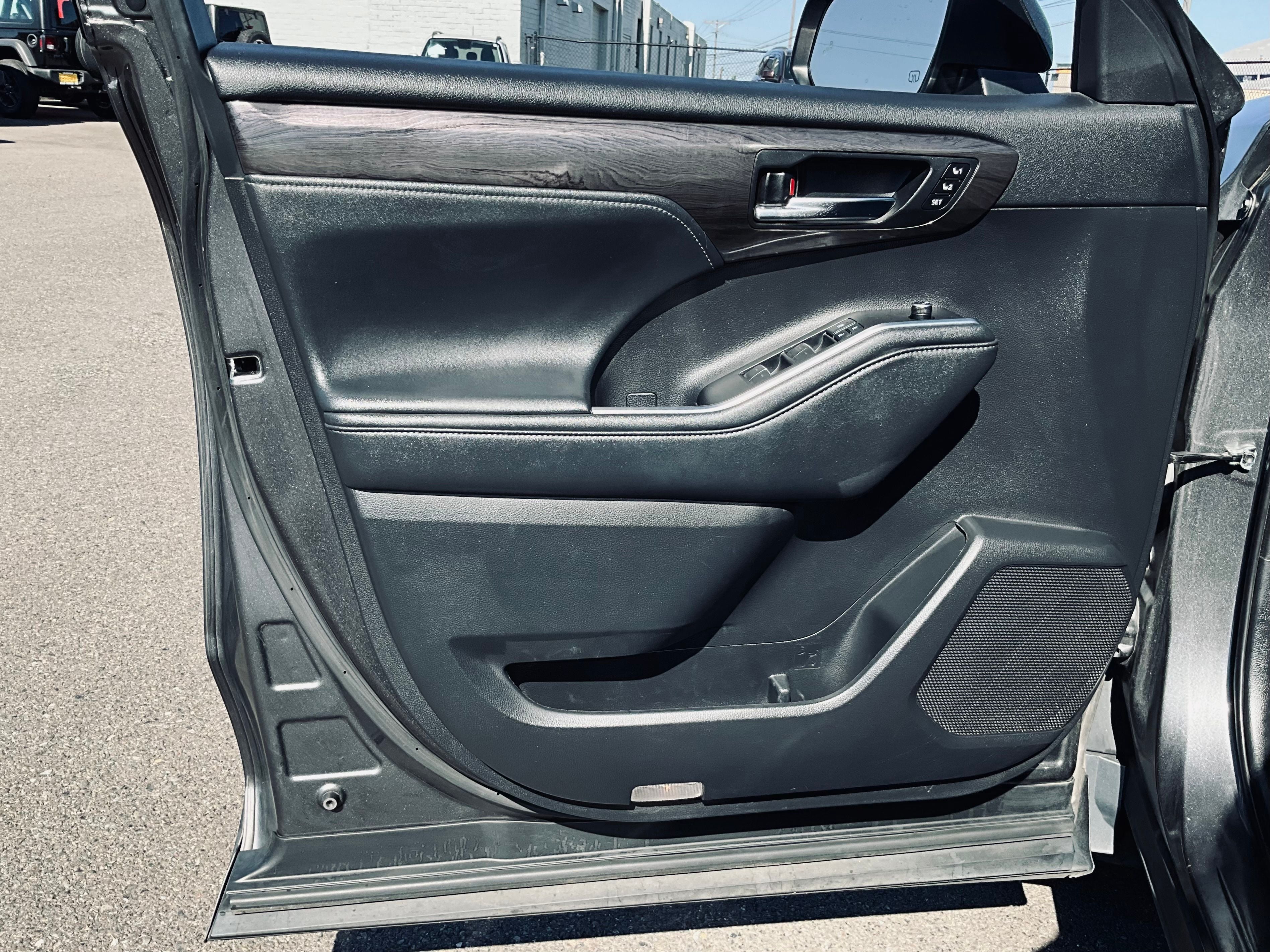 2021 Toyota Highlander Hybrid Platinum
