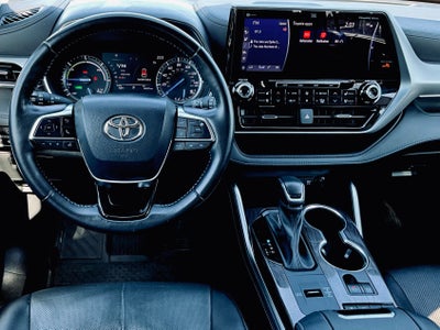 2021 Toyota Highlander Hybrid Platinum