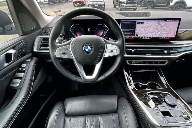 2025 BMW X7 xDrive40i