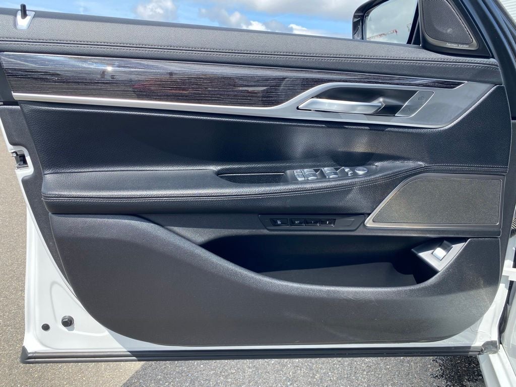 2022 BMW 7 Series 740i